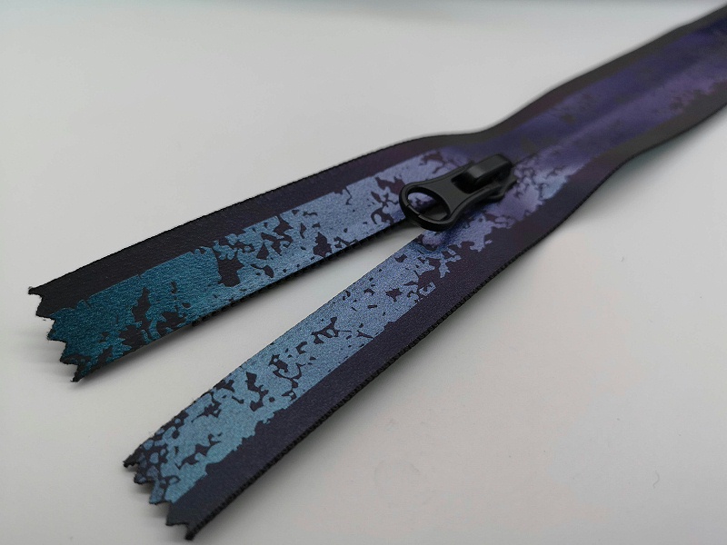 聯(lián)掌防水拉鏈工廠好拉鏈助力您的品牌成就夢想！